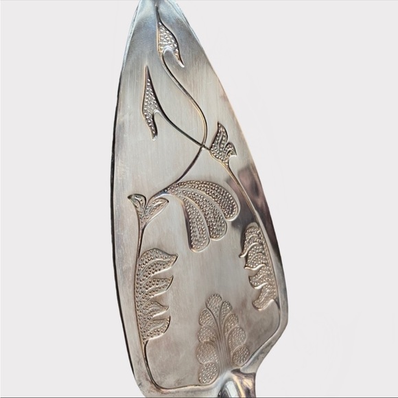 VINTAGE | Queen Anne Wedding Cake Sever and Knife - Picture 5 of 5